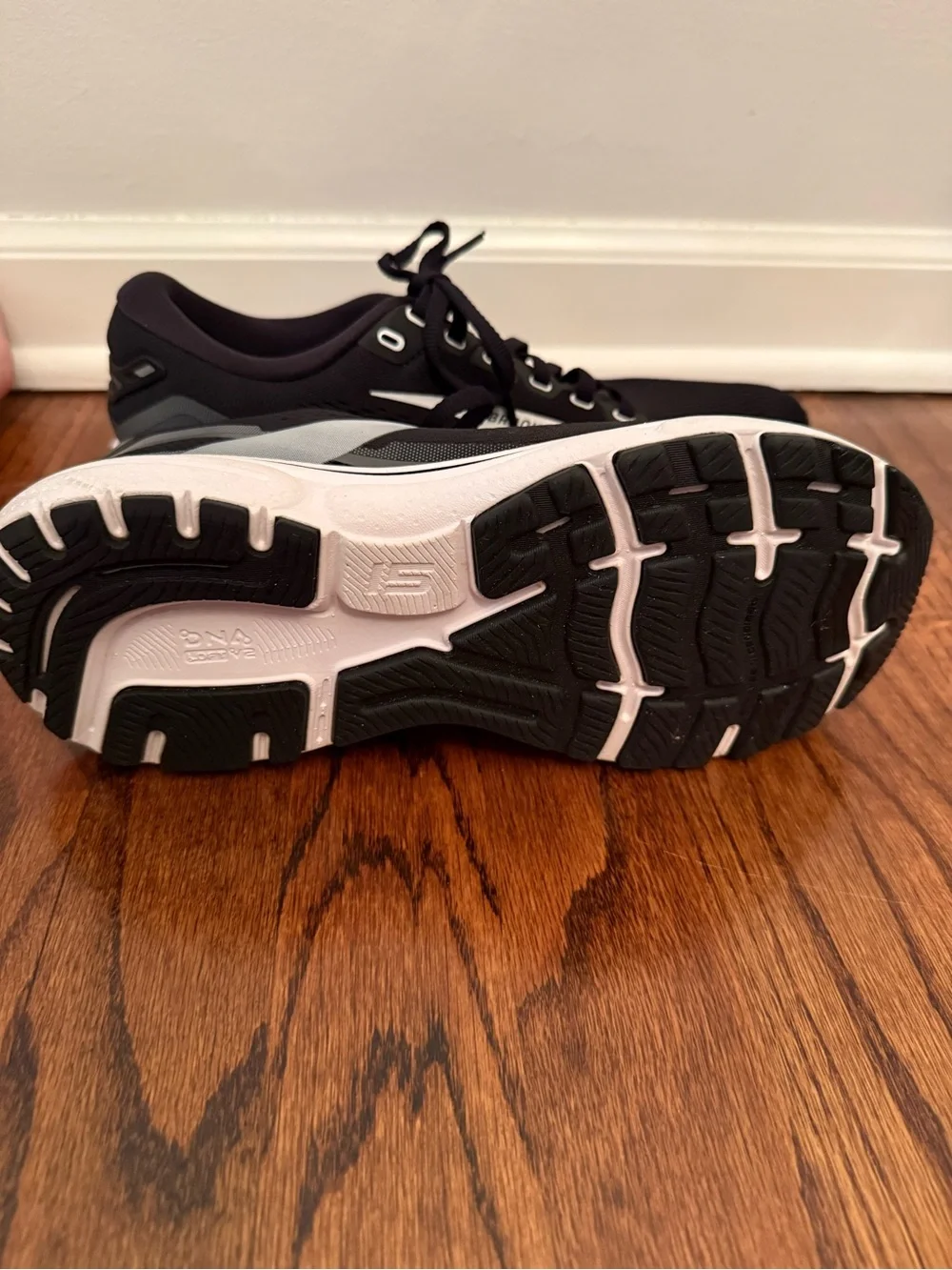 BROOKS Women’s GHOST 15 Running Shoes